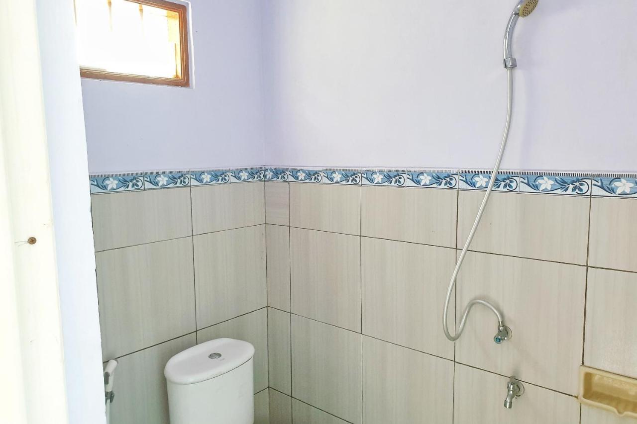 Oyo 90328 Penginapan A3 Probolinggo Exterior foto